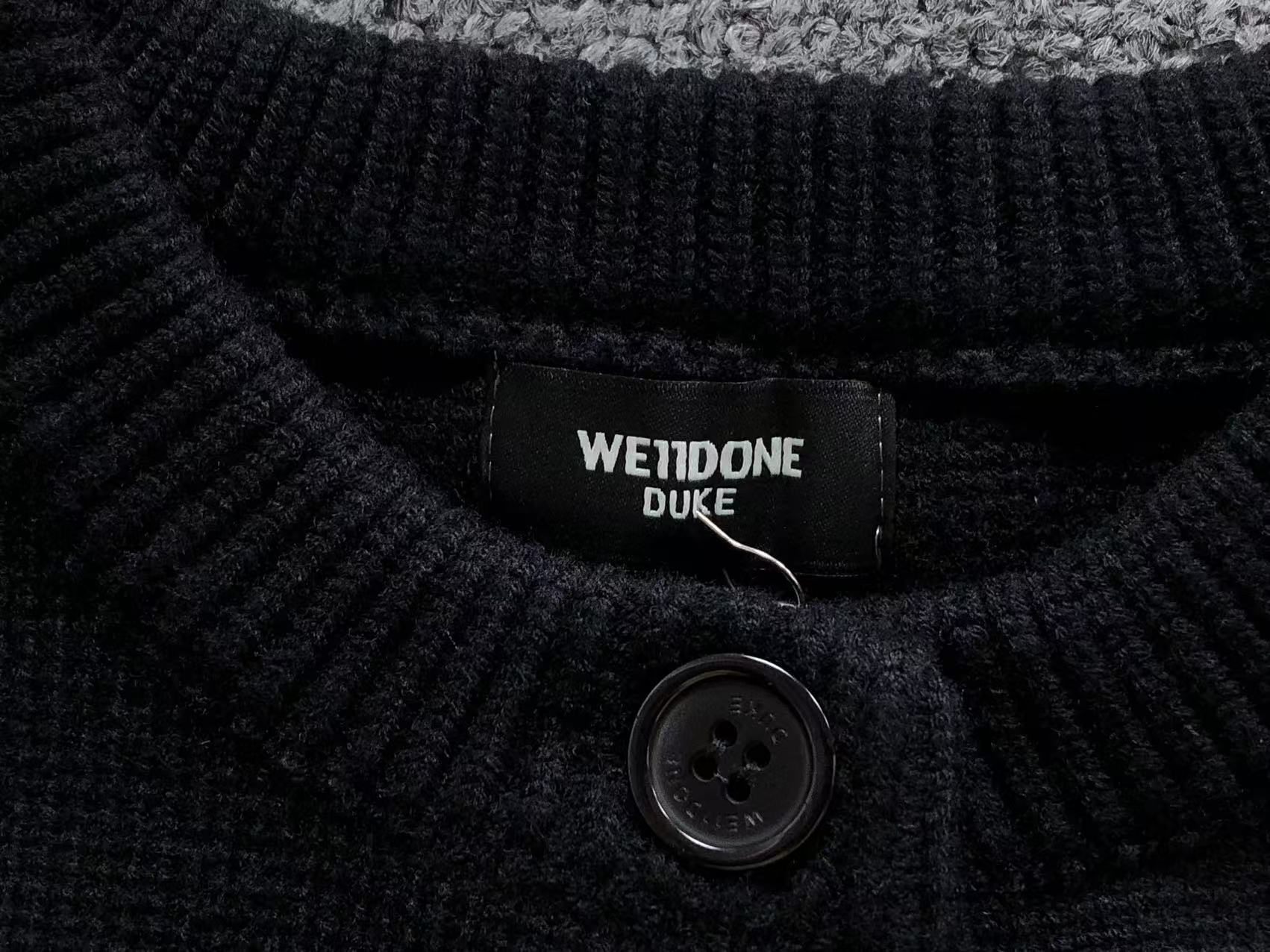 W - SWEATER