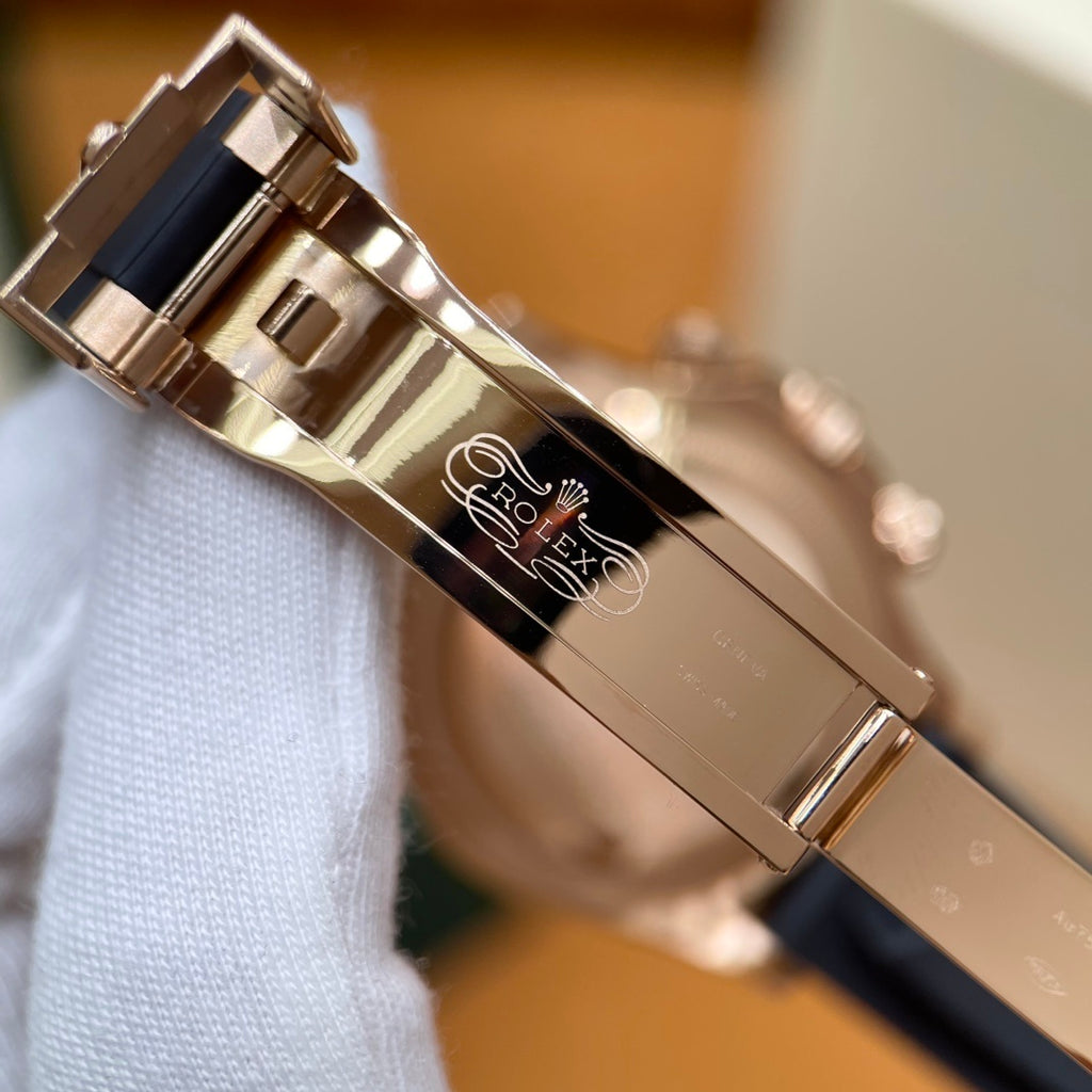 M - Watch