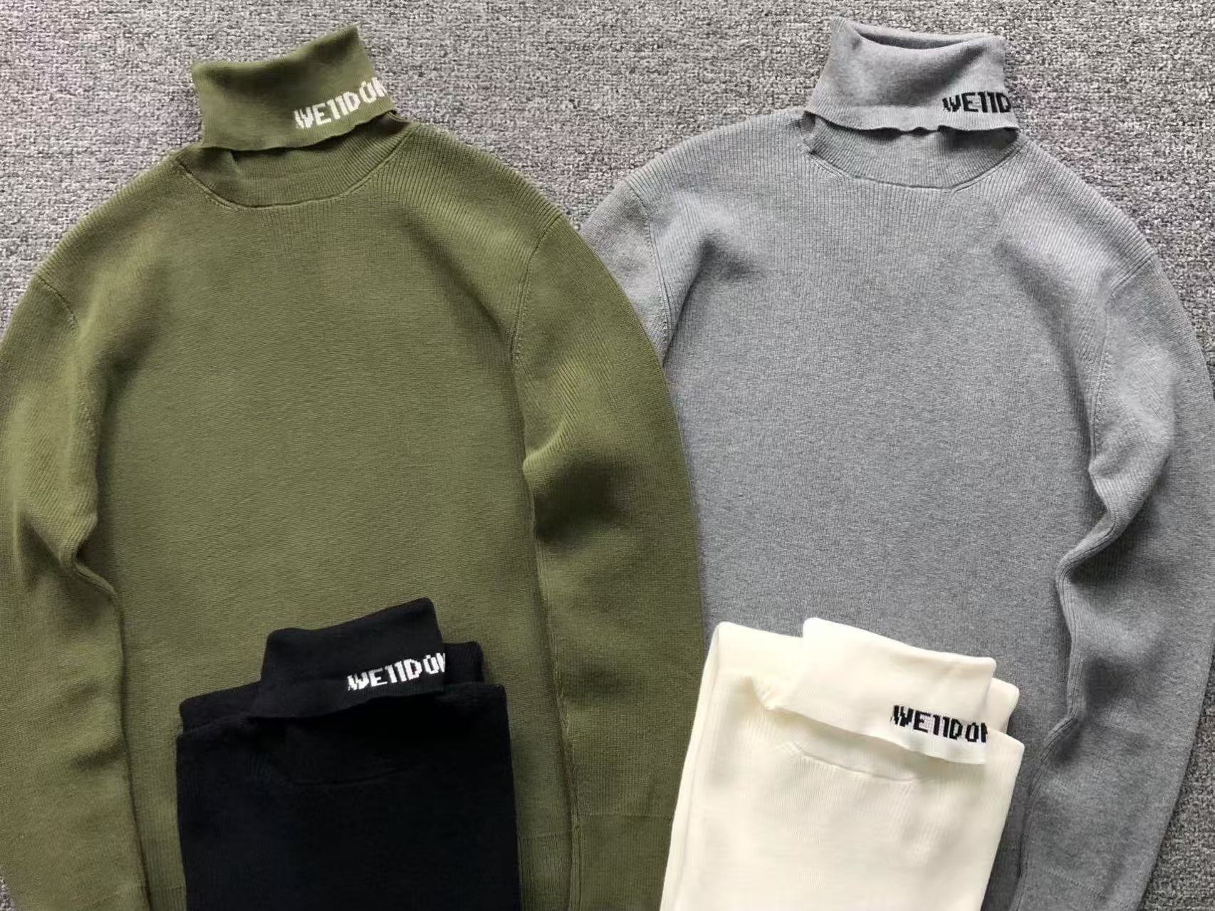 W - SWEATER