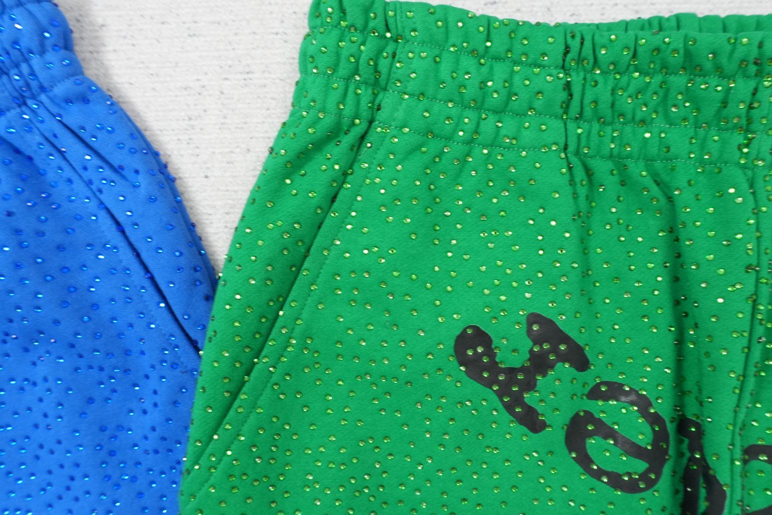 S - SWEATPANTS