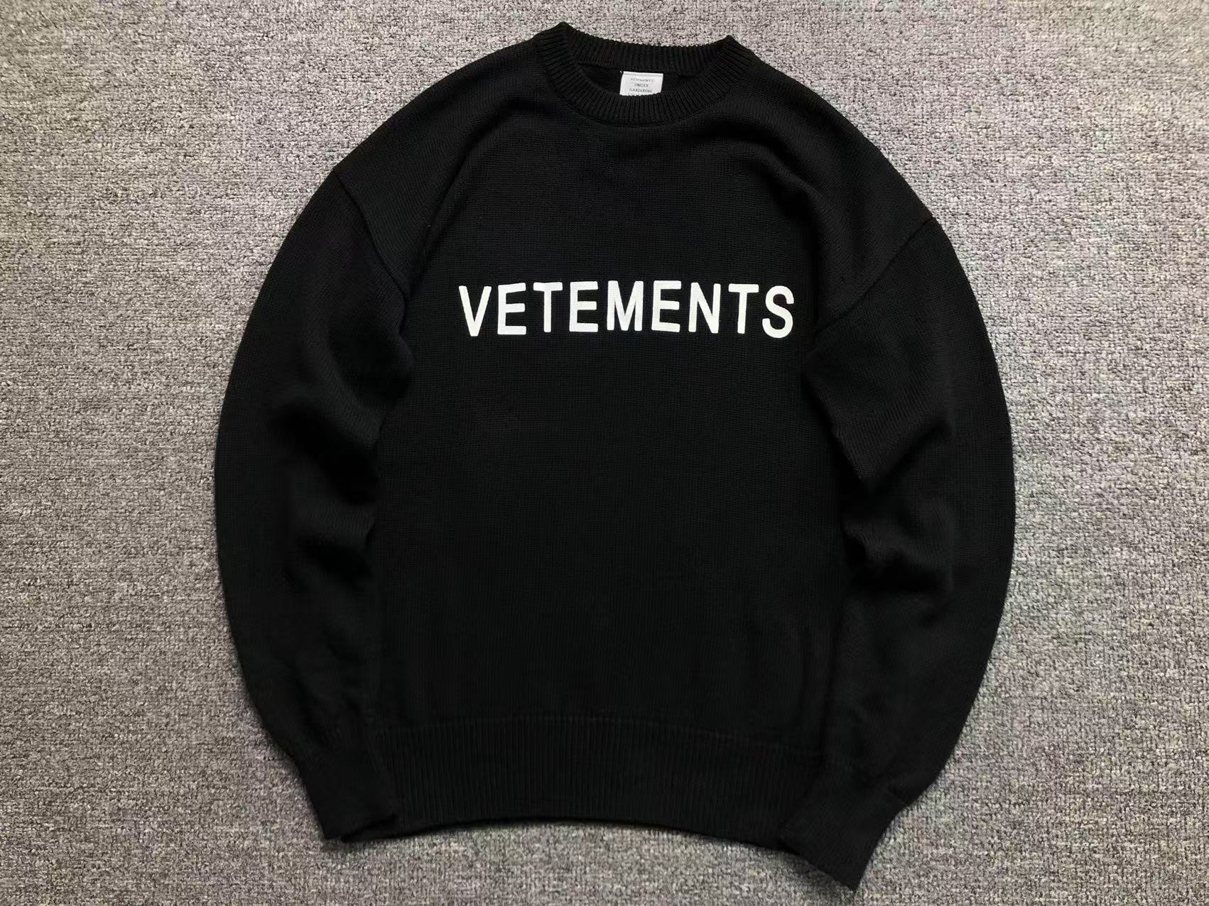 V - SWEATER