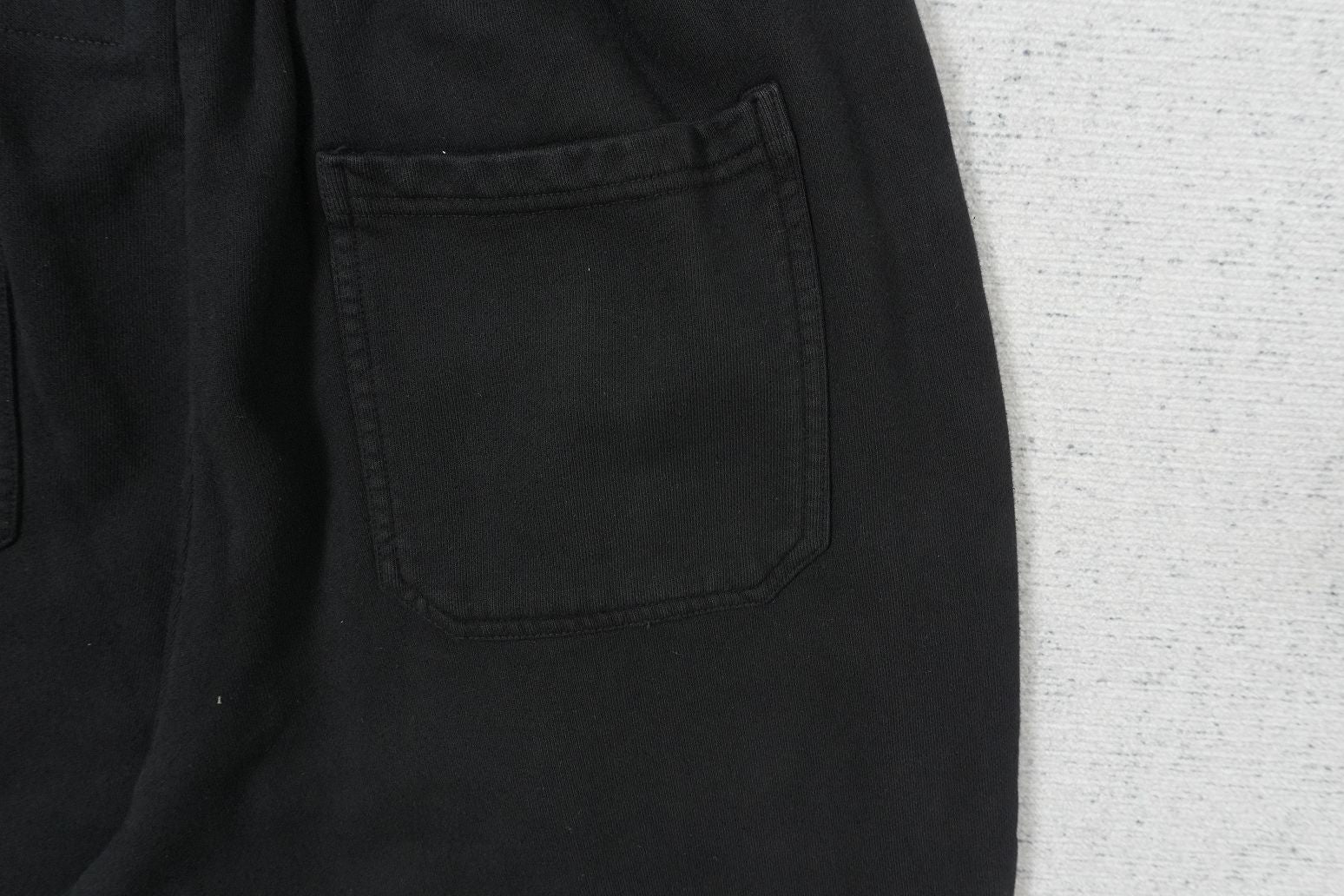 H - SWEATPANTS