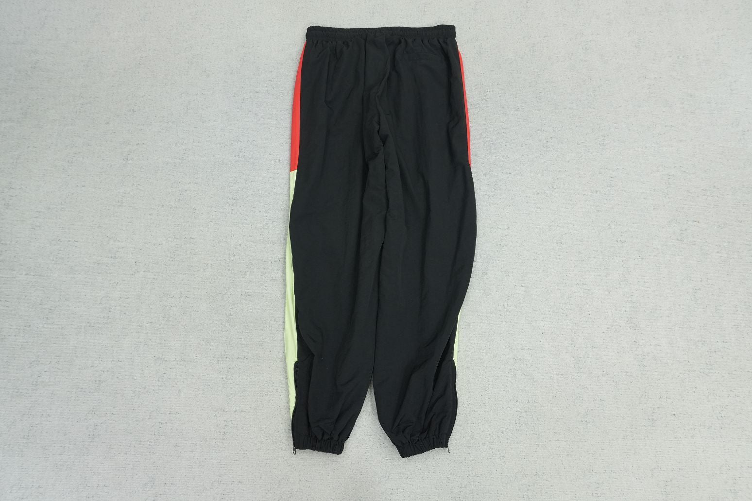 C - SWEATPANTS