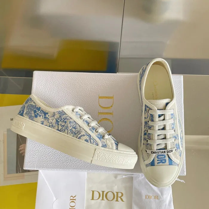 D - SNEAKERS