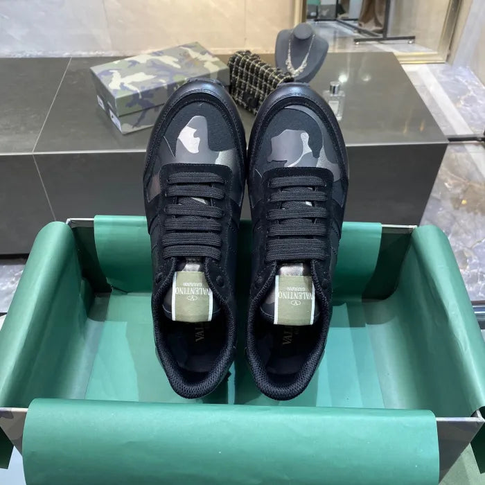 V - SNEAKERS