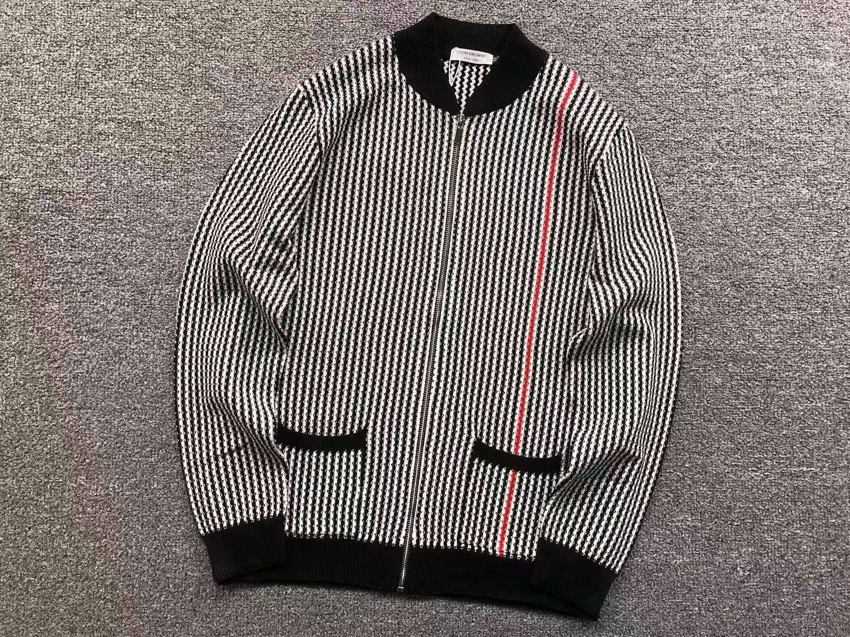 T - SWEATER