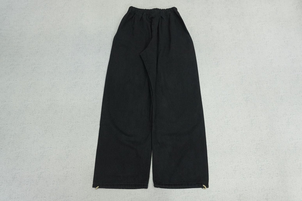 F - SWEATPANTS