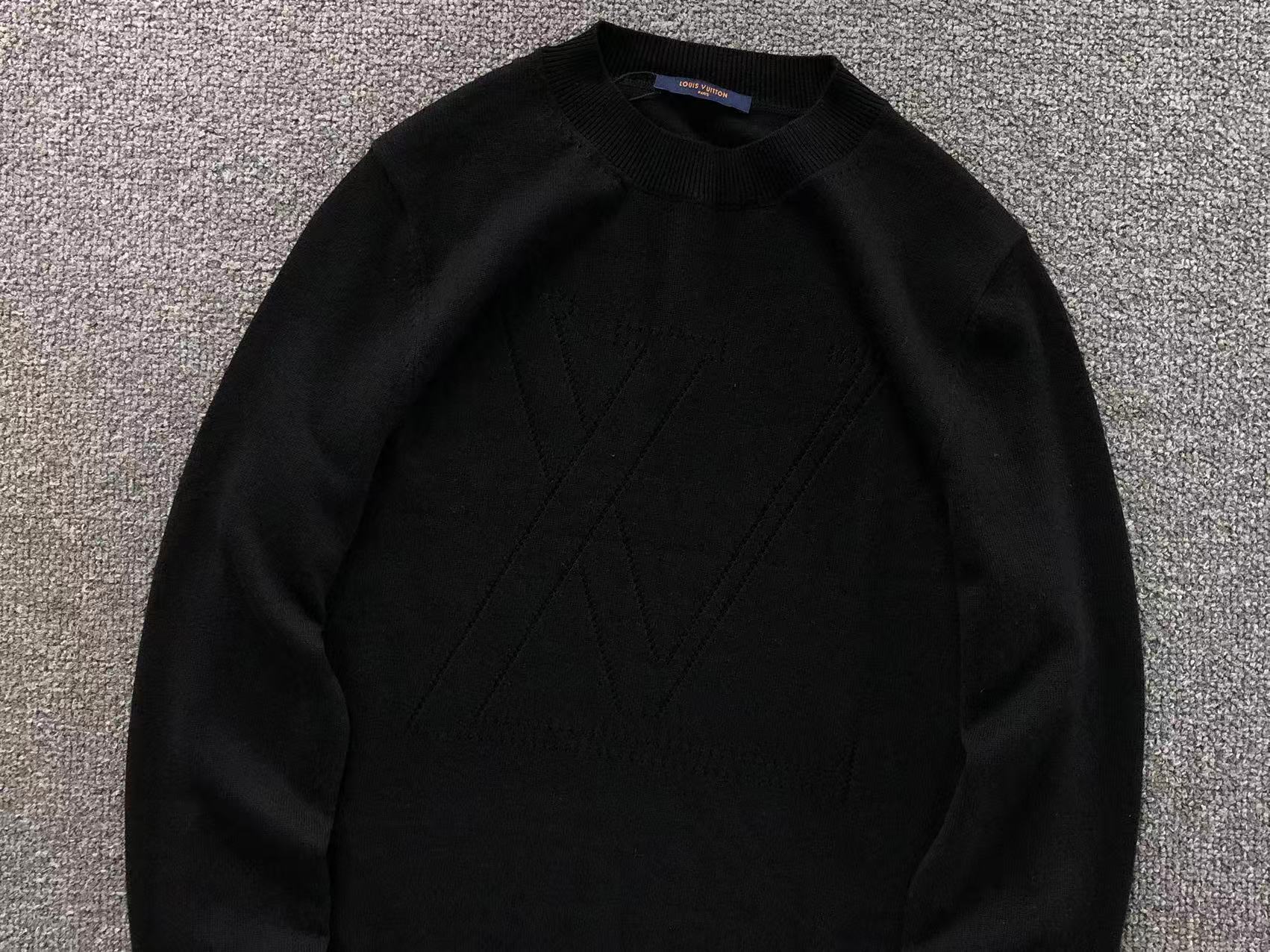 L - SWEATER