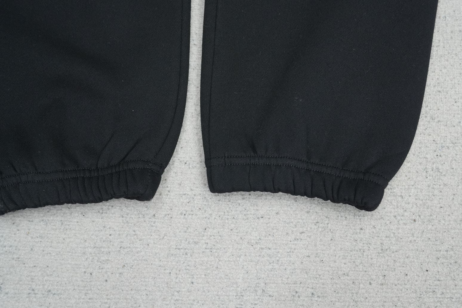 F - SWEATPANTS