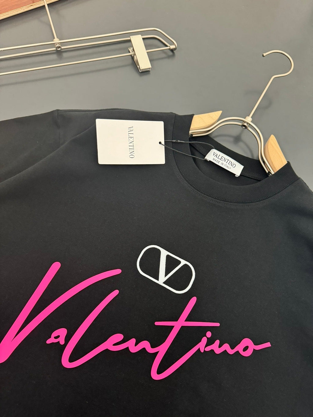 V - TSHIRT