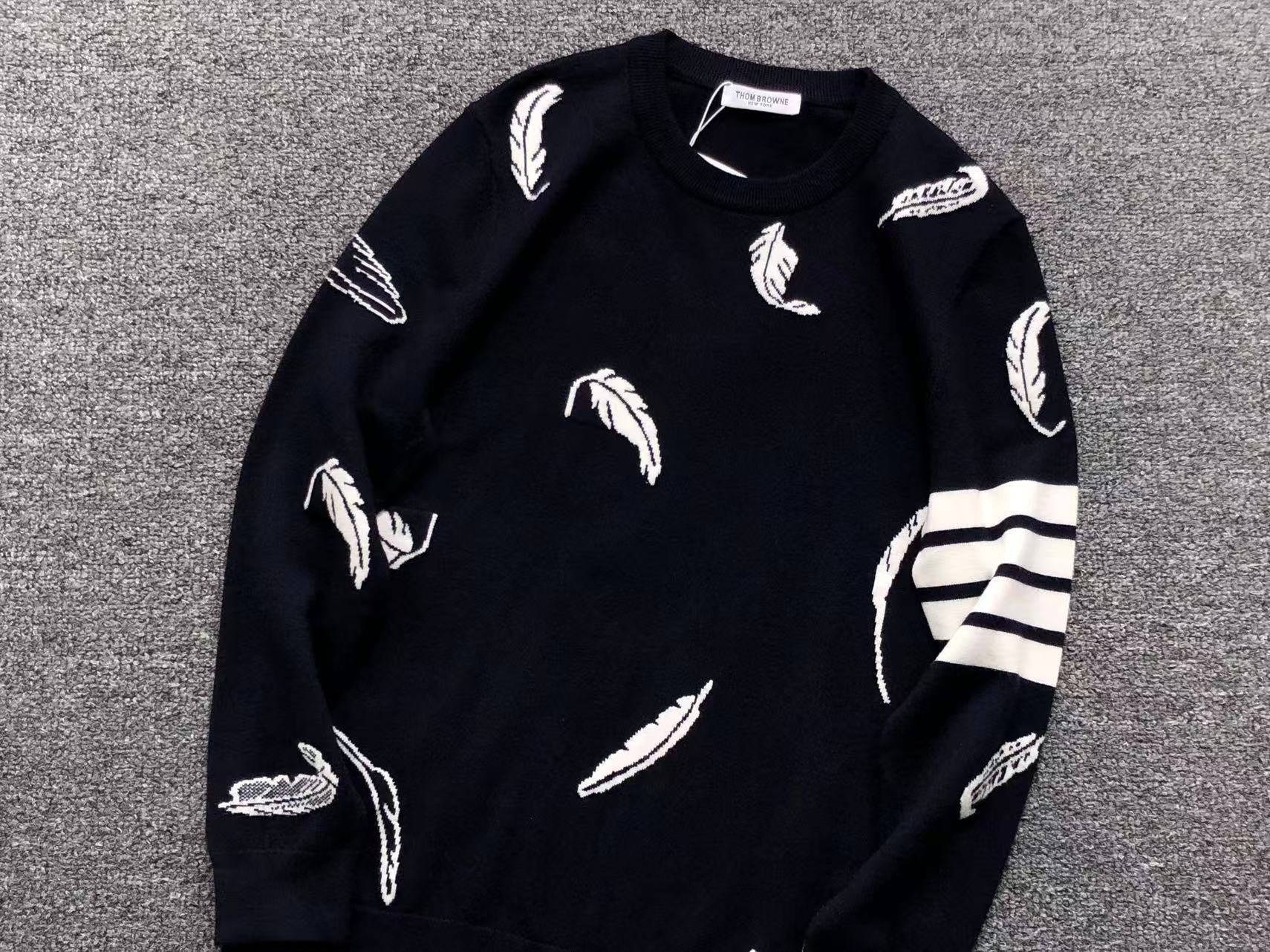 T - SWEATER