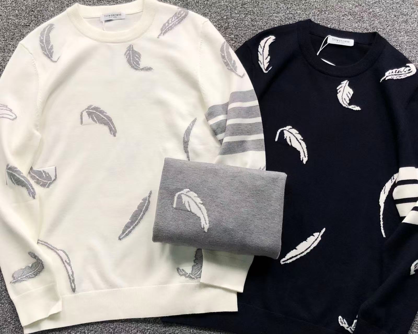 T - SWEATER