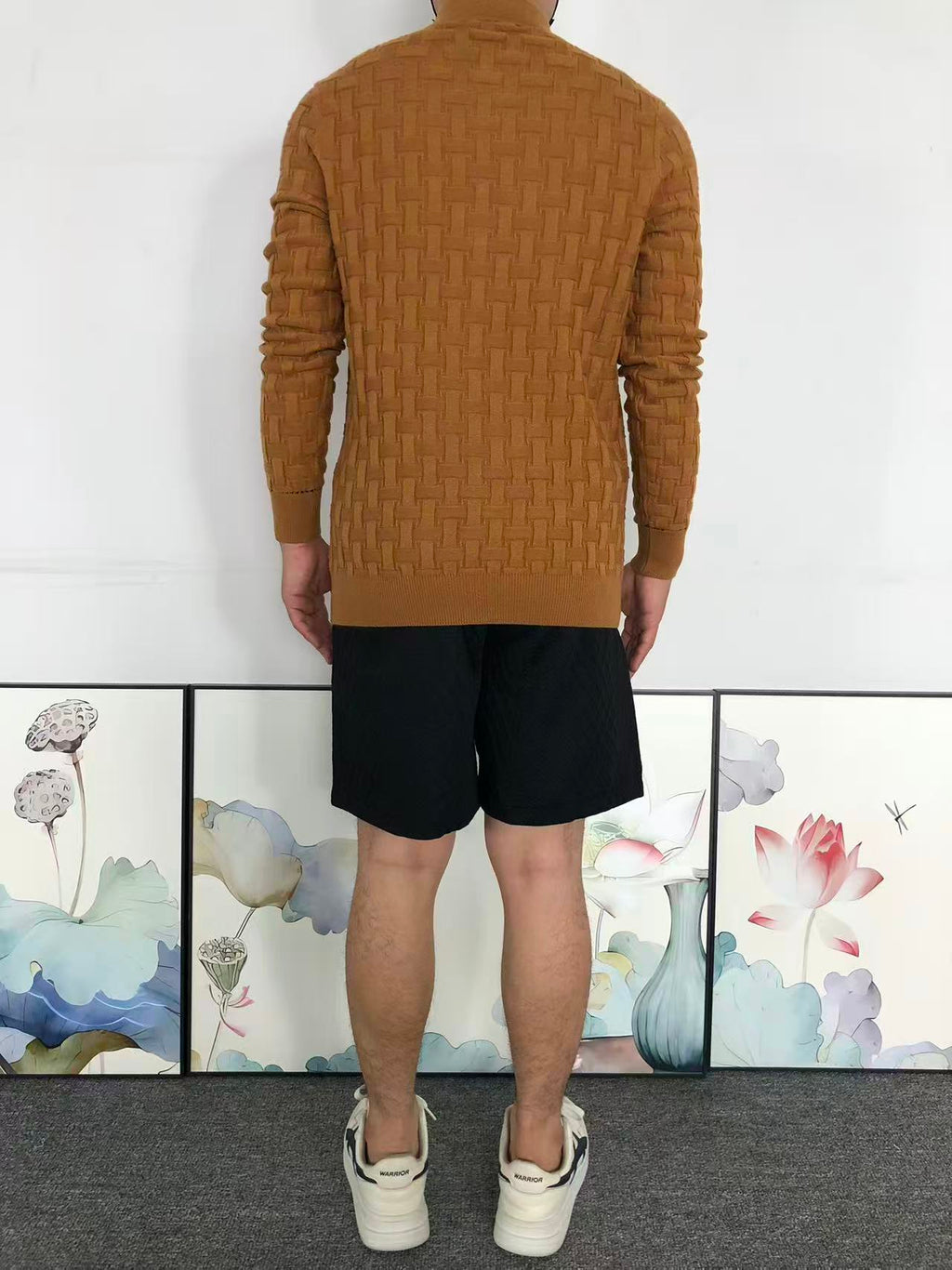P - SWEATER