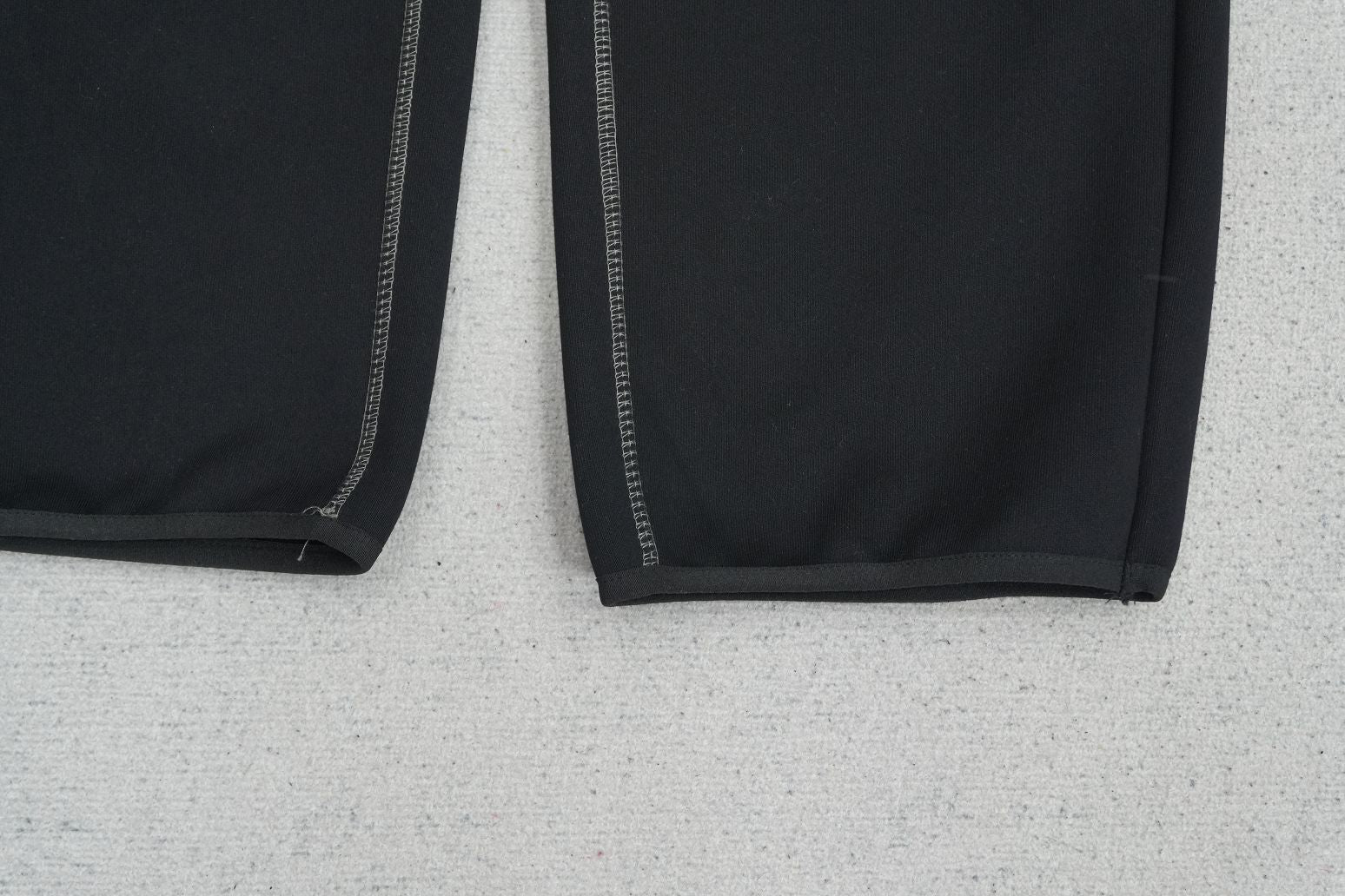 S - SWEATPANTS