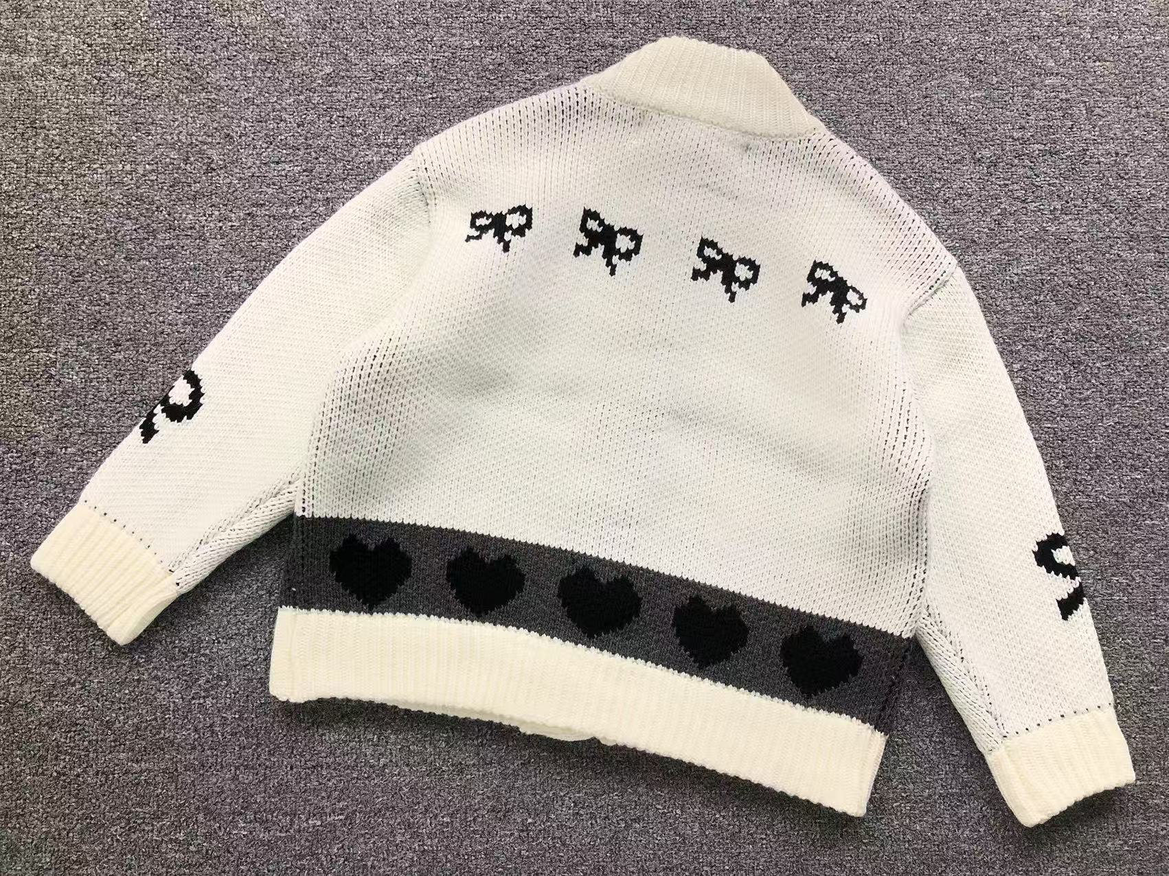 O - SWEATER