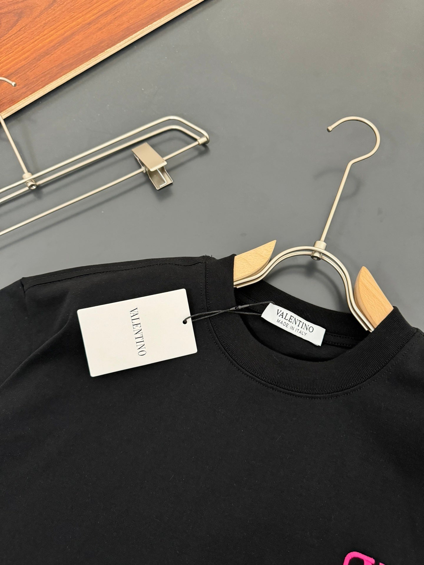 V - TSHIRT