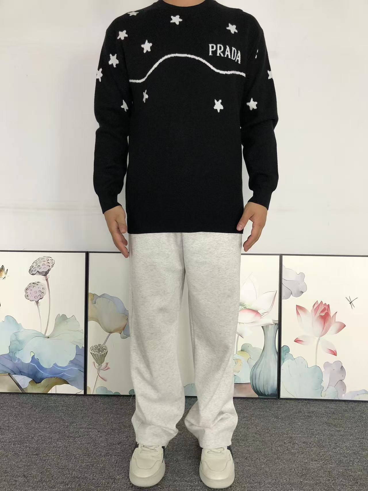 P - SWEATER