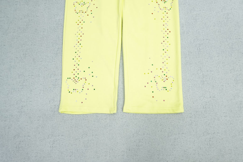 B - SWEATPANTS