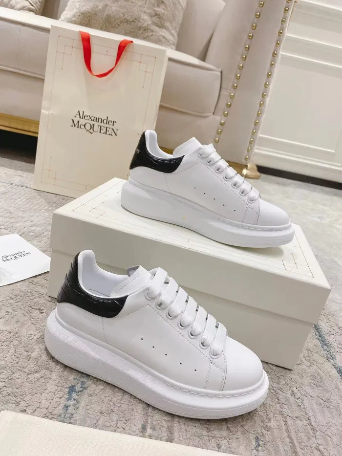 A - SNEAKERS