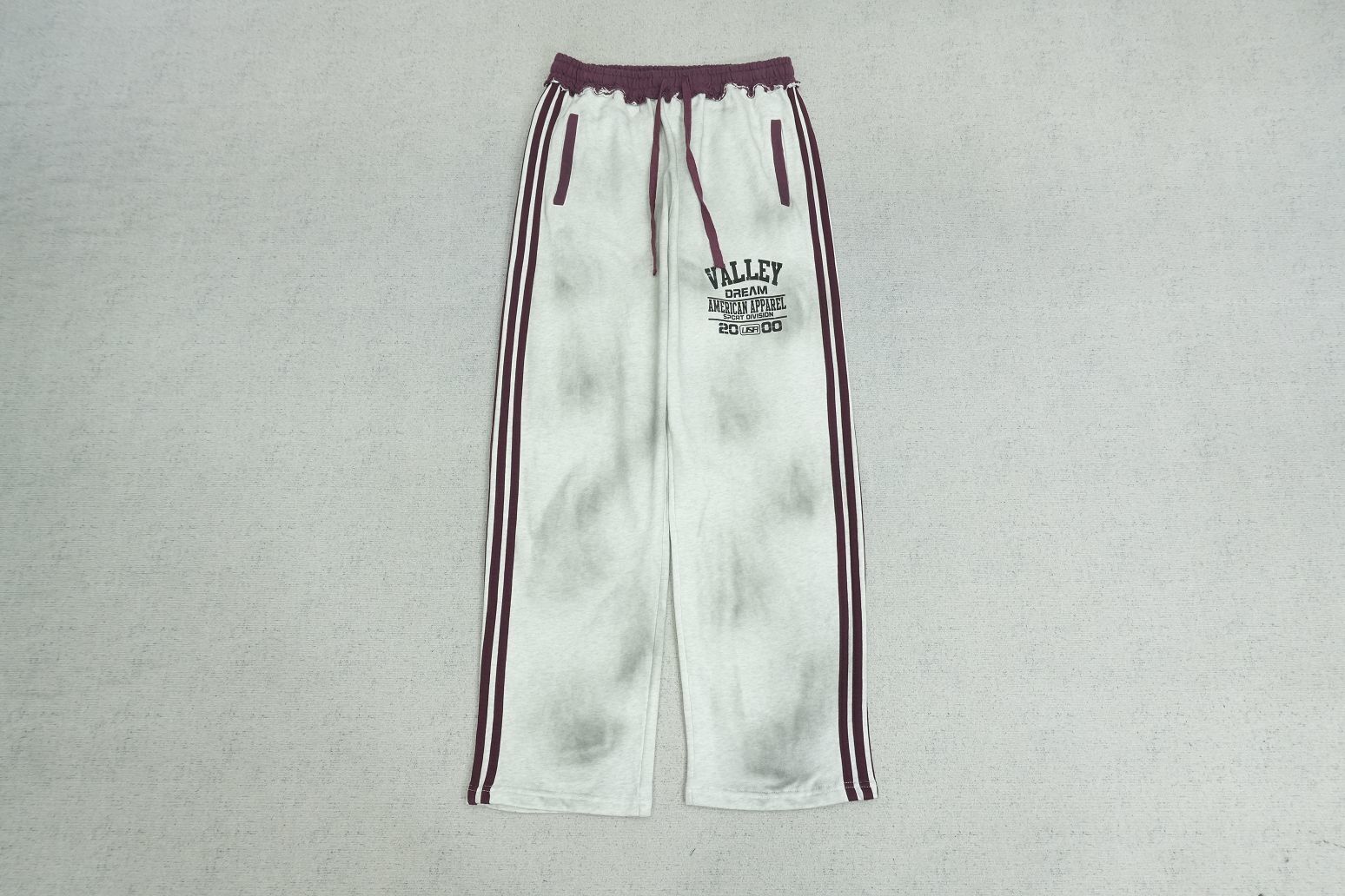V - SWEATPANTS