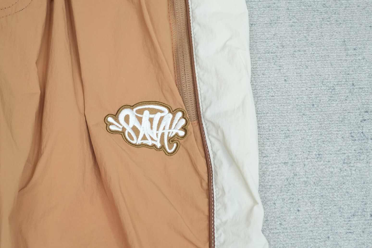 S - SWEATPANTS