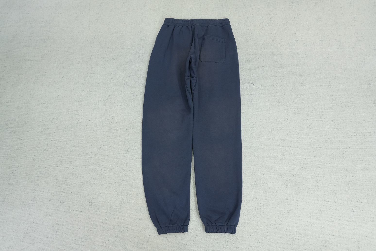 S - SWEATPANTS