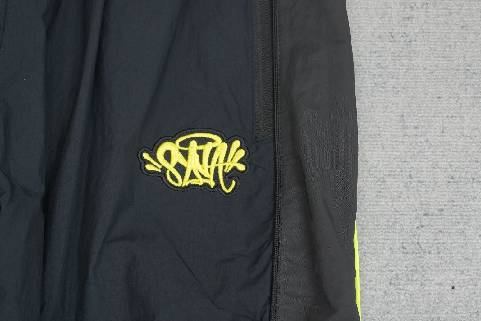 S - SWEATPANTS