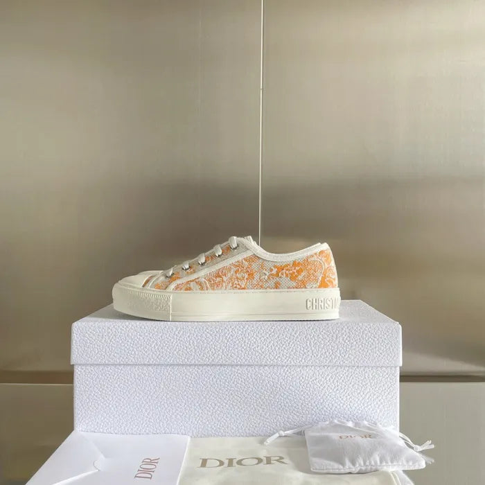 D - SNEAKERS