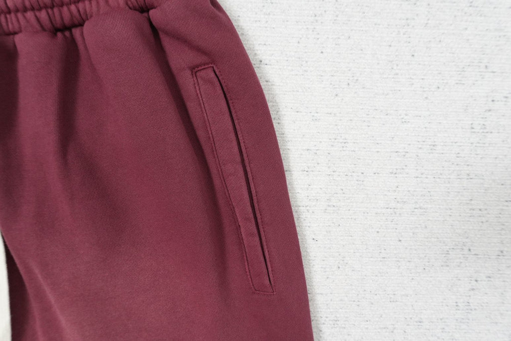 L - SWEATPANTS
