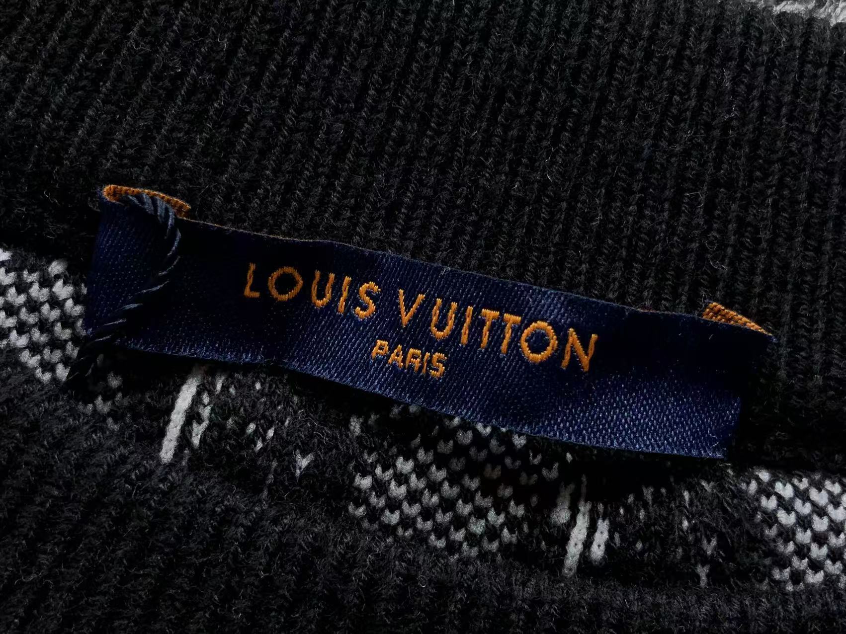 L - SWEATER