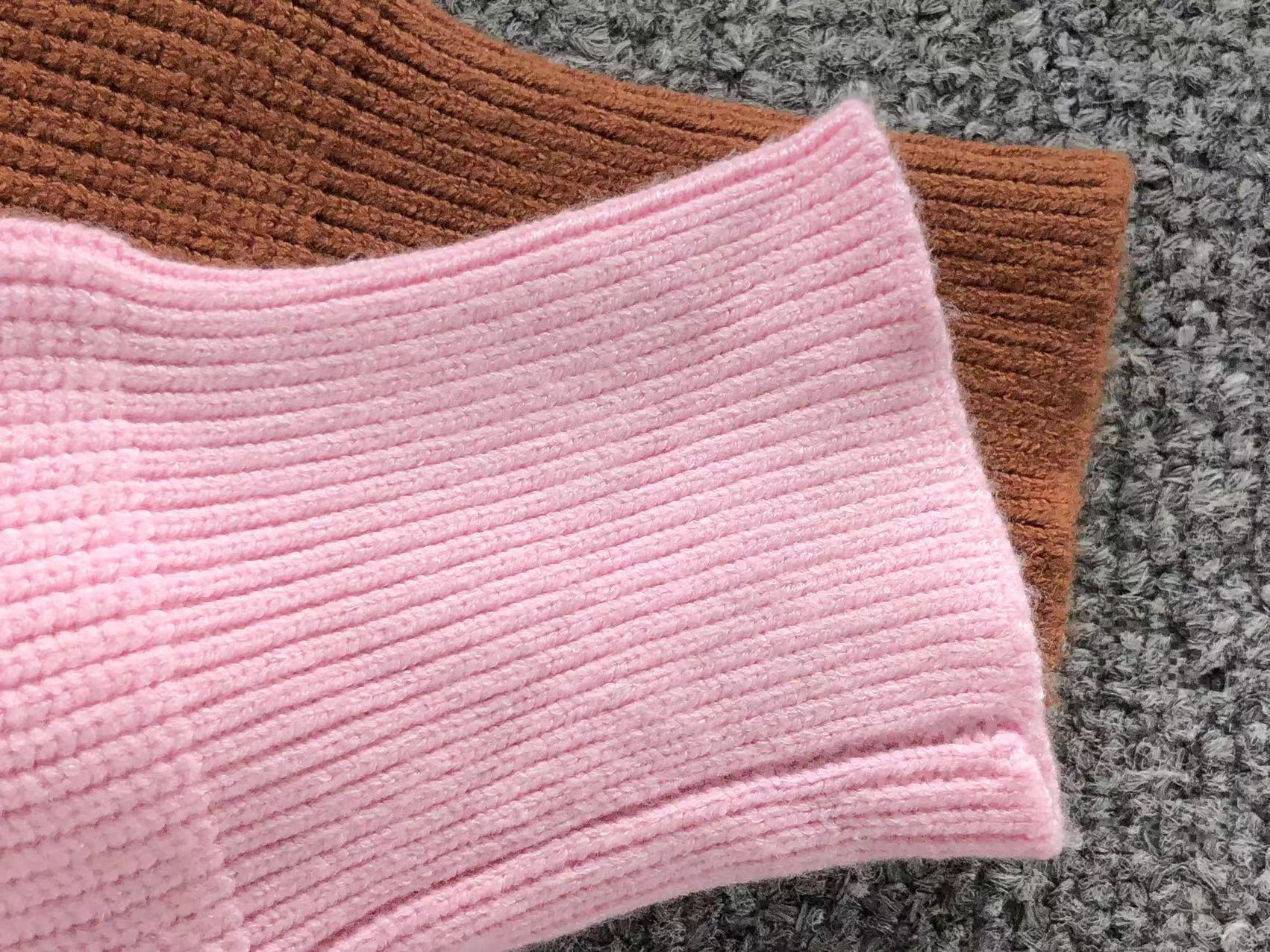 V - SWEATER