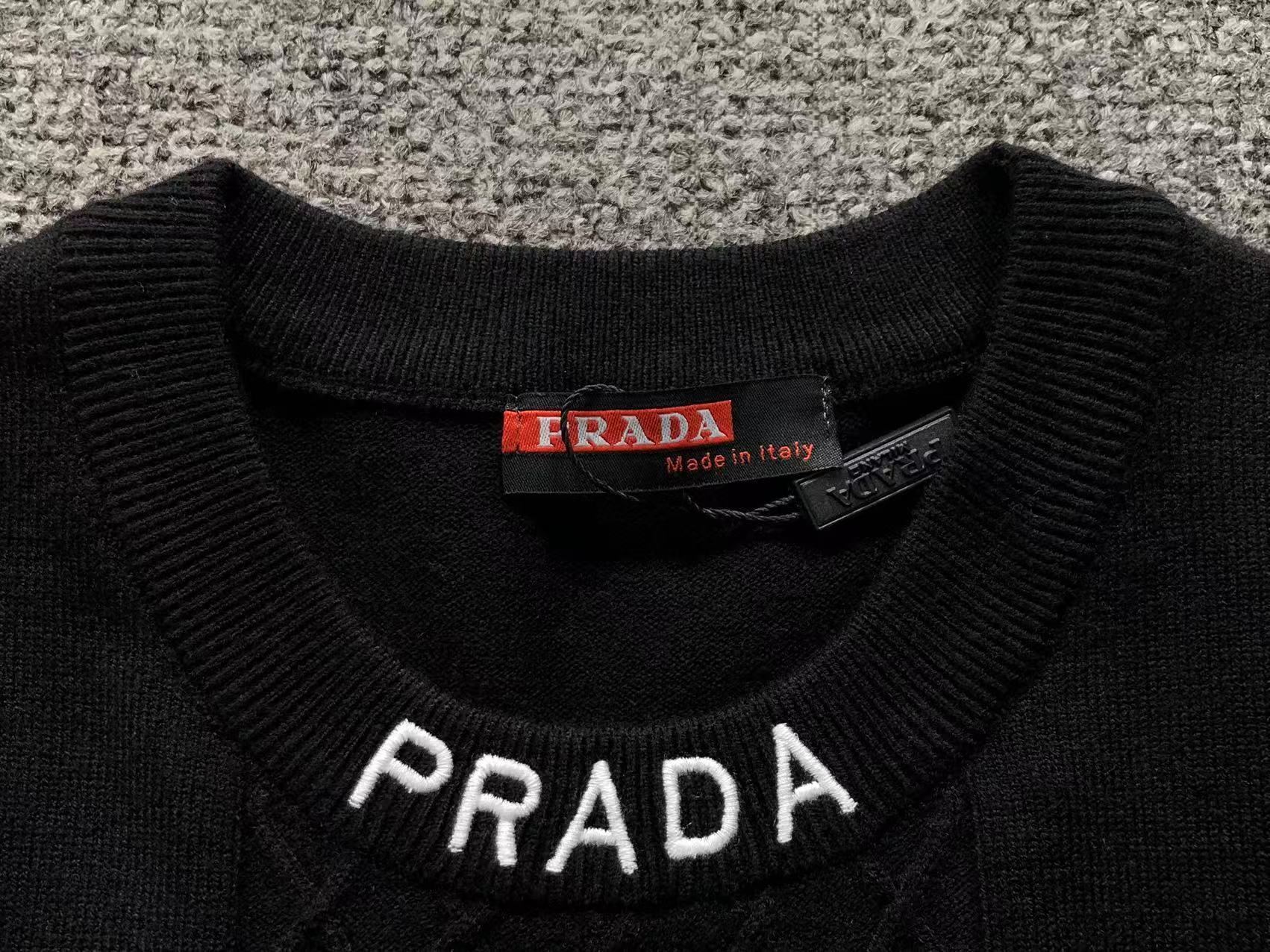P - SWEATER