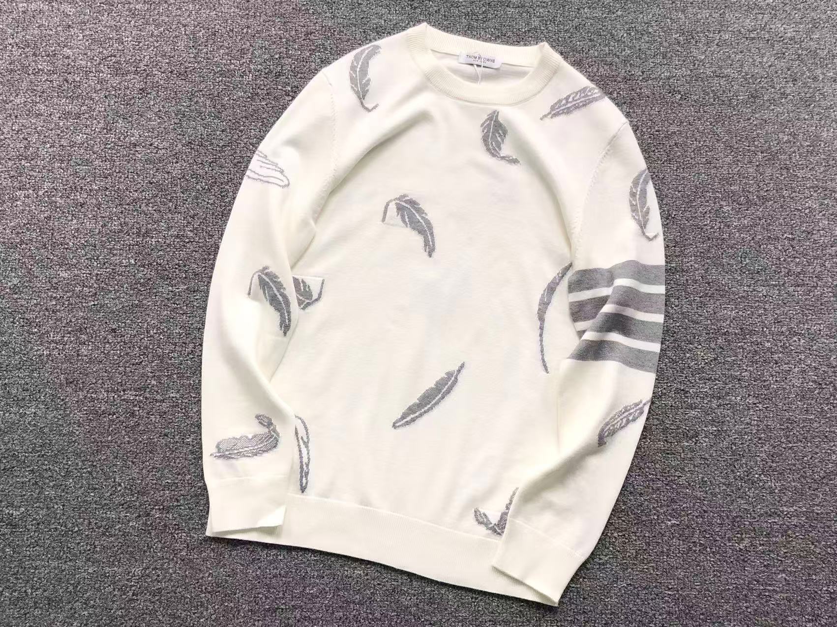 T - SWEATER