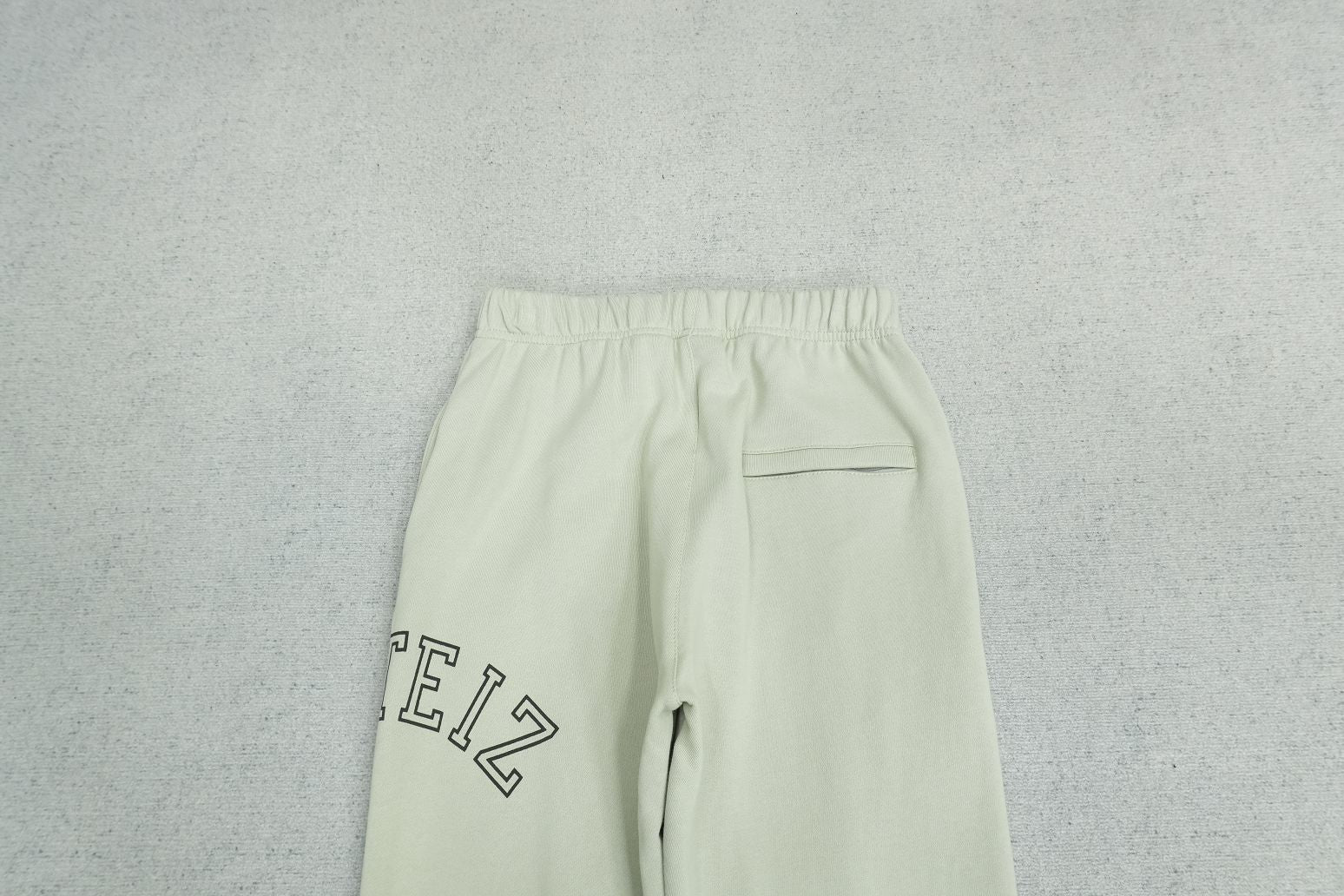 C - SWEATPANTS