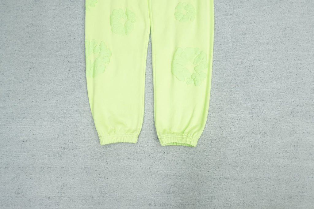 D - SWEATPANTS