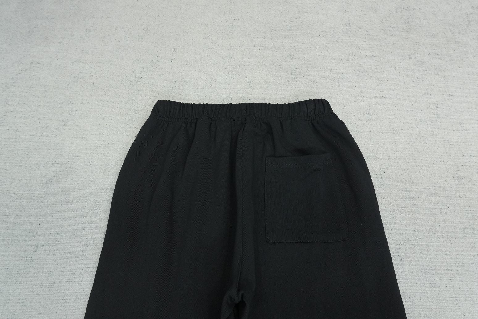 B - SWEATPANTS