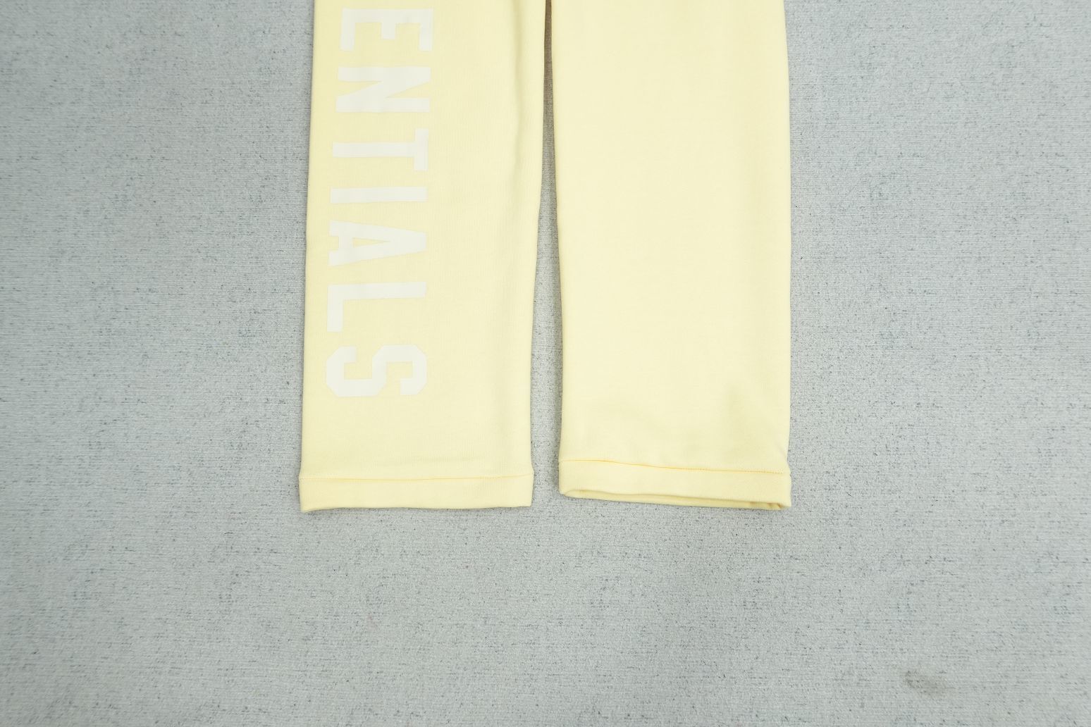 F - SWEATPANTS