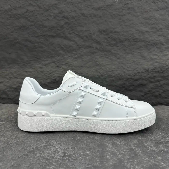 V - SNEAKERS