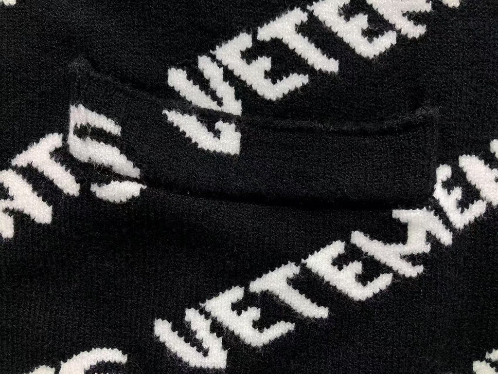 V - SWEATER