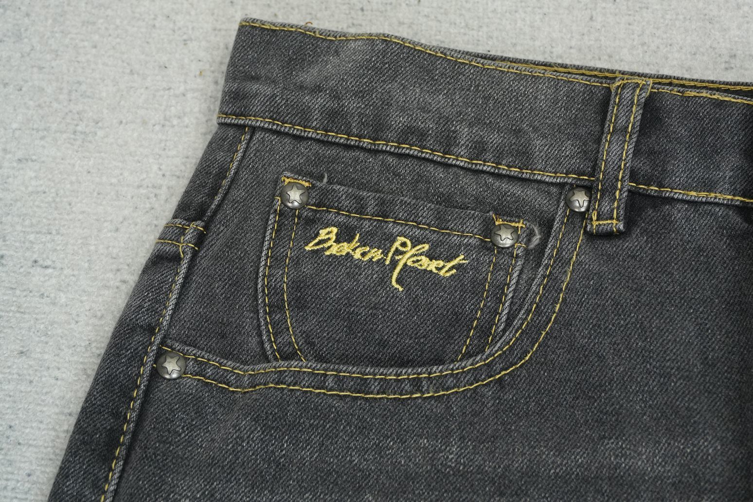 B - JEANS