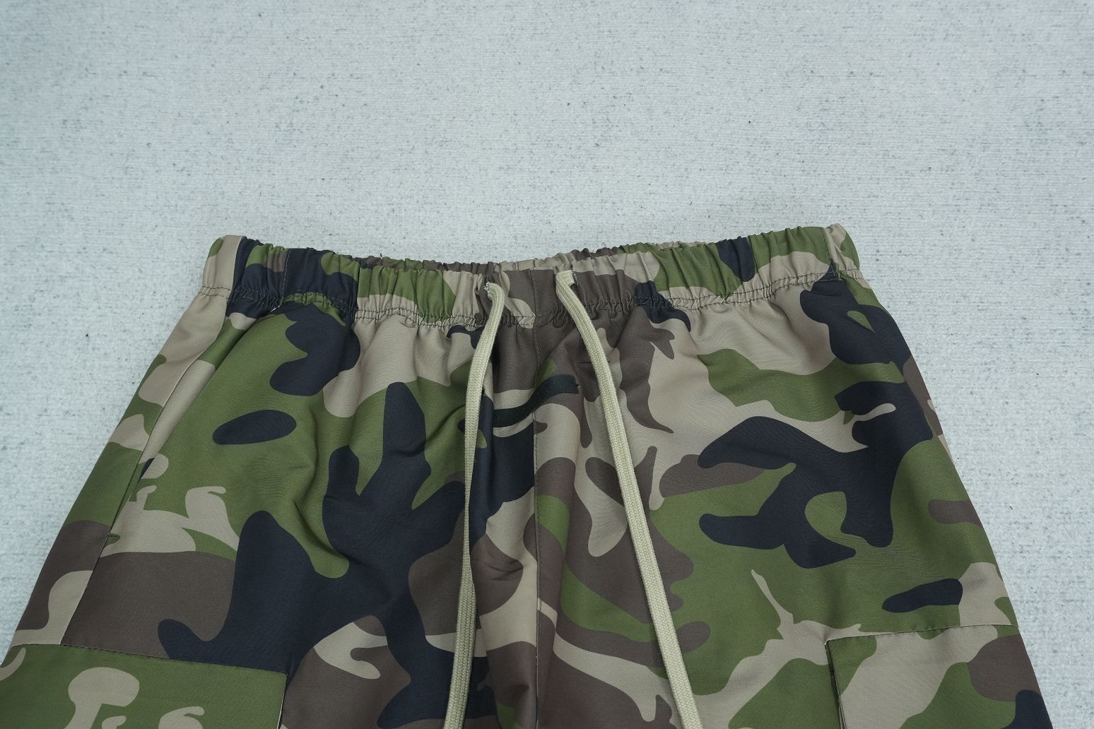 F - SWEATPANTS
