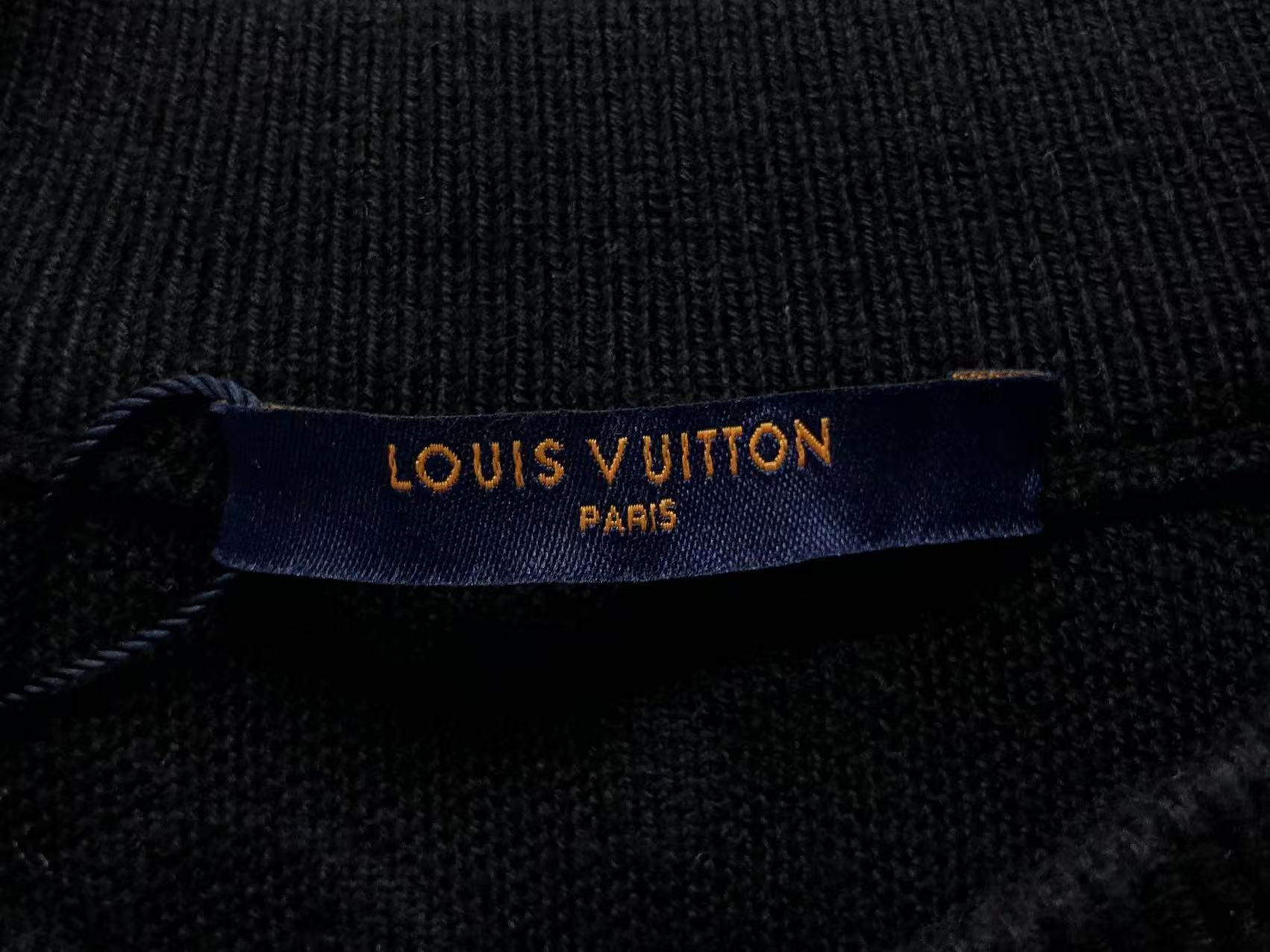 L - SWEATER