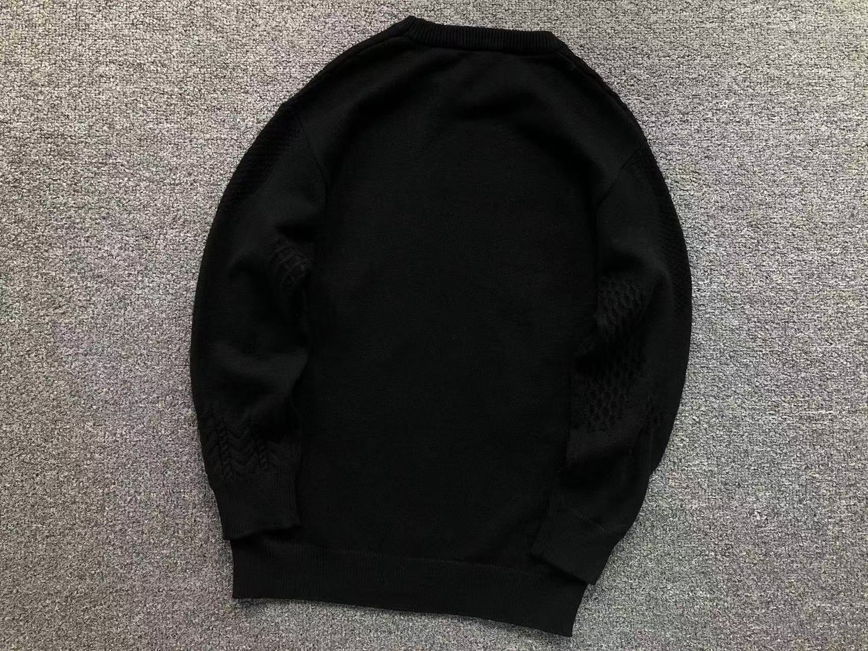 D - SWEATER