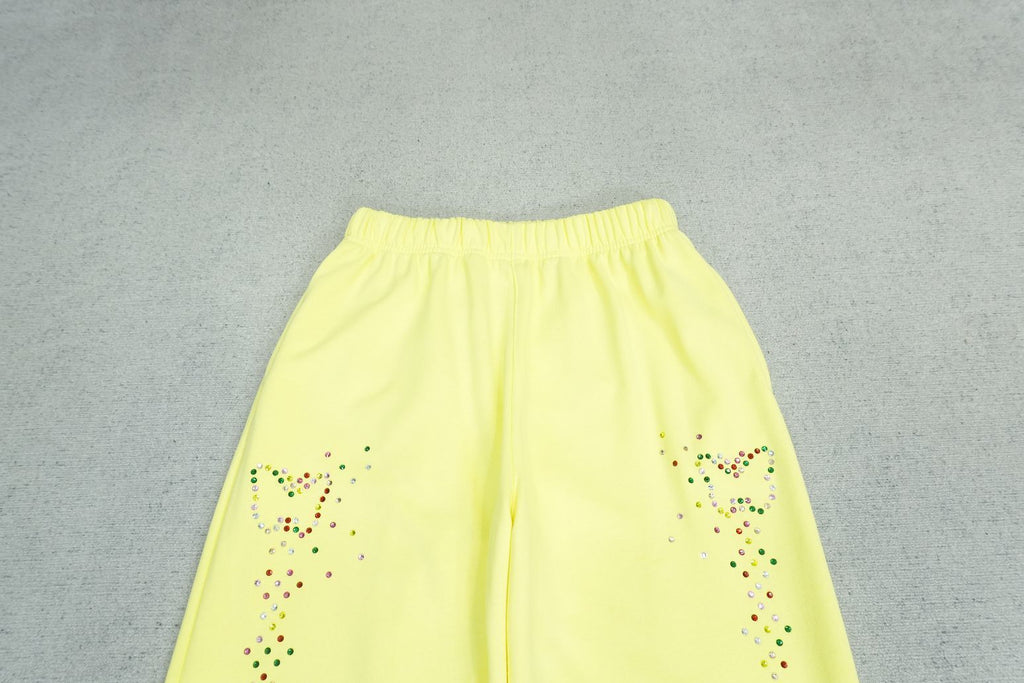 B - SWEATPANTS