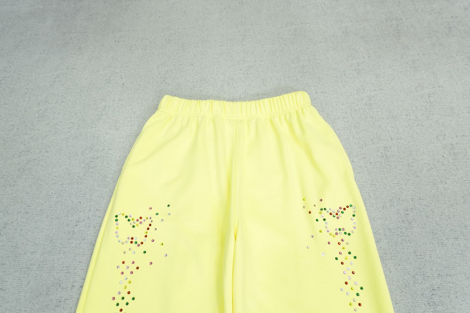 B - SWEATPANTS