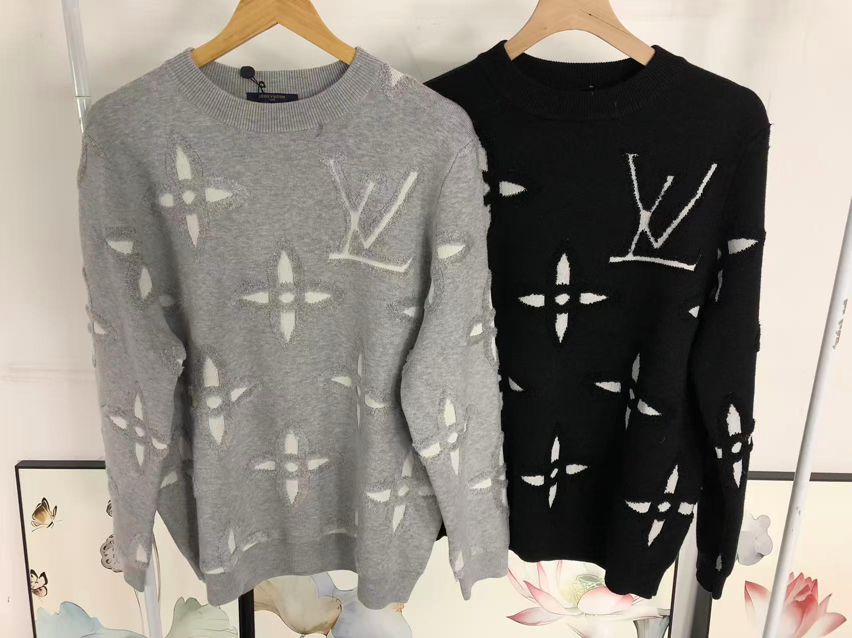 L - SWEATER