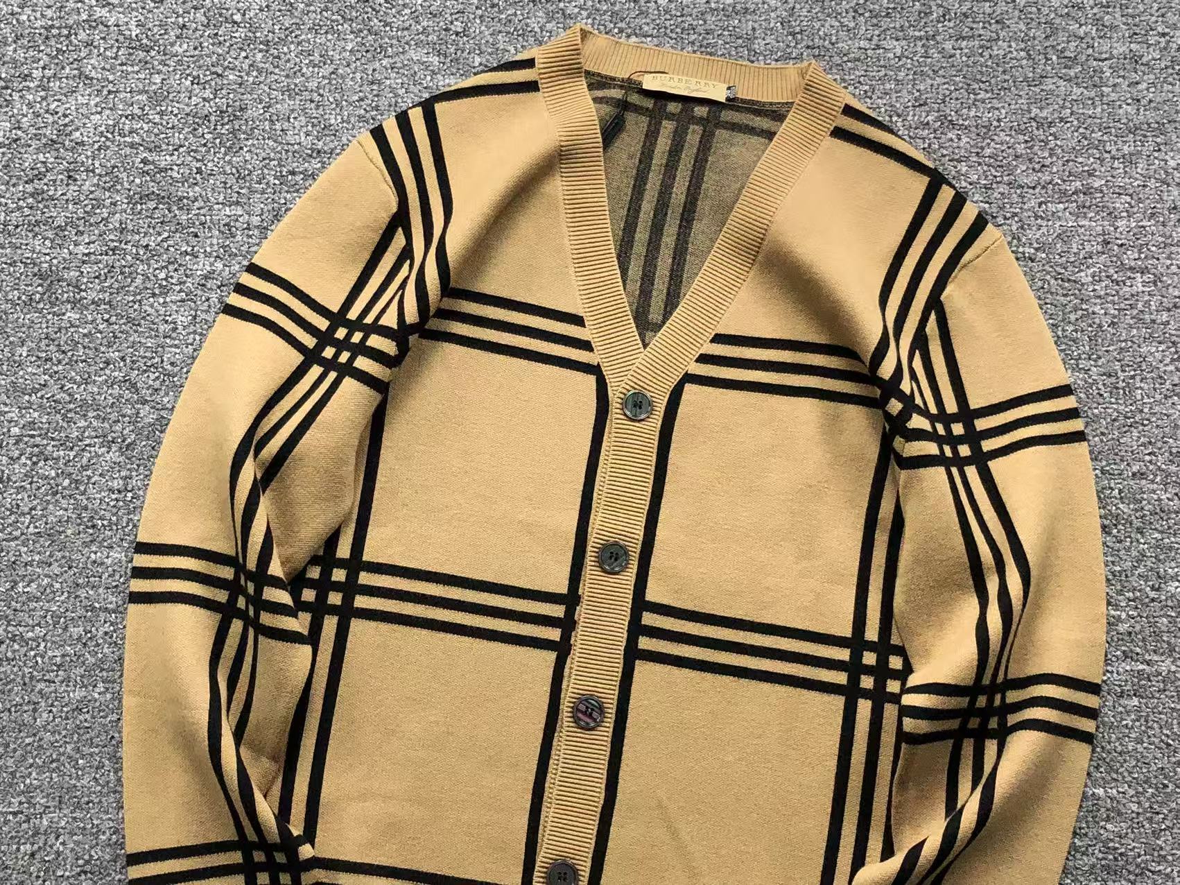 B - SWEATER