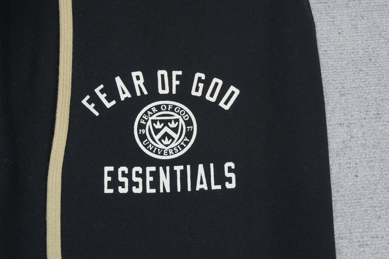 F - SWEATPANTS