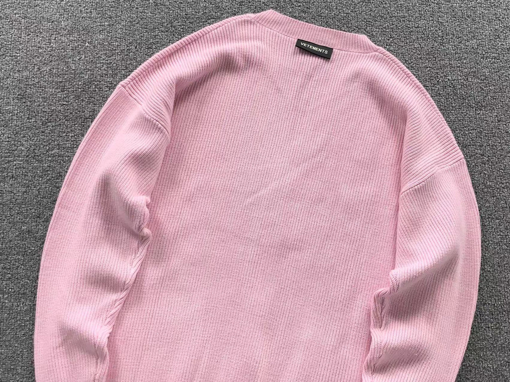 V - SWEATER