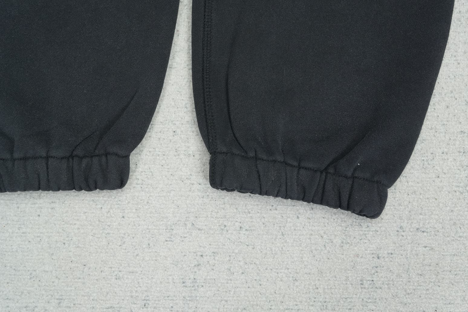 S - SWEATPANTS